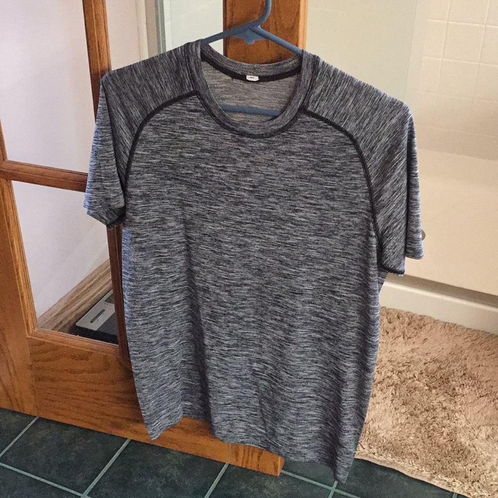 Men’s Lululemon grey and black heathered shirt
